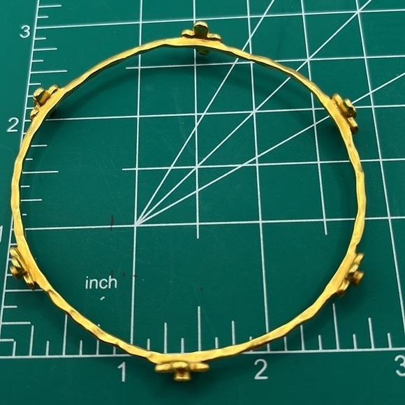 Gold Tone Flower Bangle Bracelet Lightweight with Rhinestones Petite Stackable - Picture 6 of 6